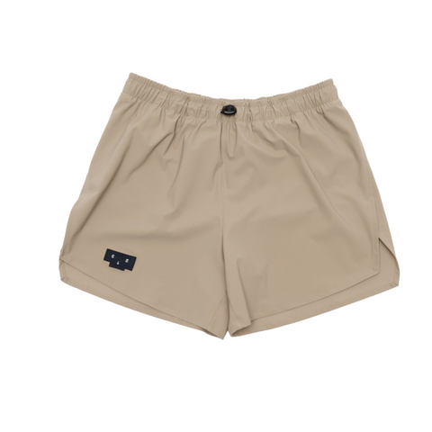 Men's running shorts in Warm Sand with a soft stretch and side vents. Podium Logo in the front and reflective "Finish in a Good Place" slogan on the back. Two smart hidden pockets on the inside to keep your phone and keys/headphones in place. Made in Econyl.