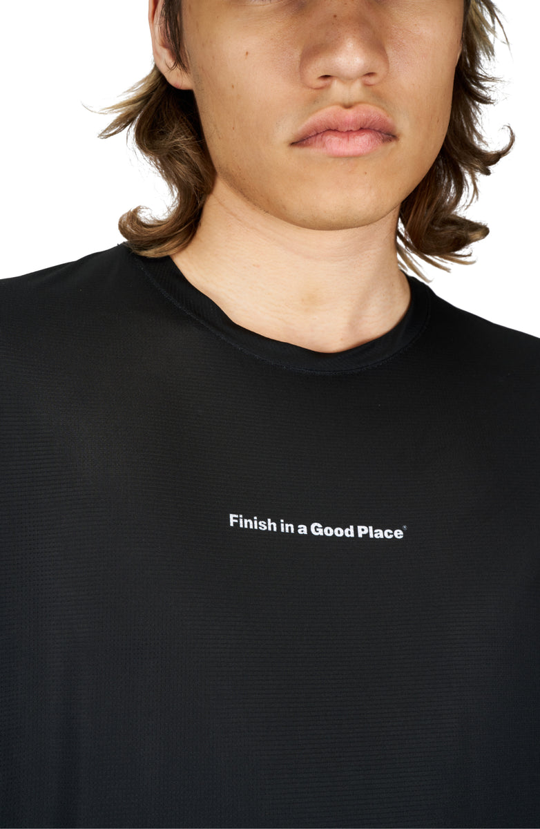 Wavy Tee - Men's Black Running T-shirt with White Contrast Seams
