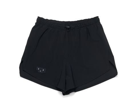 Women's running shorts in Black with a soft stretch and side vents. Podium Logo in the front and reflective "Finish in a Good Place" slogan on the back. Two smart hidden pockets on the inside to keep your phone and keys/headphones in place. Made in Econyl.