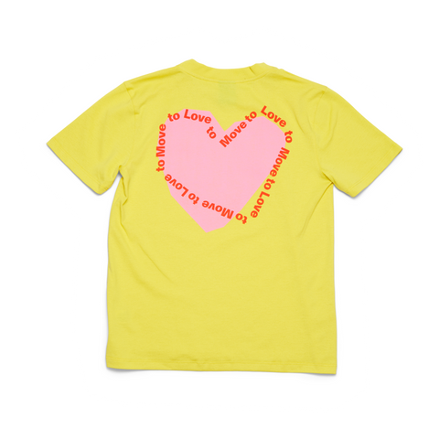 Women's t-shirt in Jell-O Yellow with a regular fit and brushed finish. Heart print on the back with the text 'Move to Love'. Made in an Organic Cotton & Recycled Polyester blend with Odeur-free tech.
