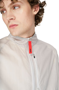 Men's Lightweight (50g/m2) running anorak in Pearl Grey, made in 100% GRS Recycled polyester. Water repellent, packable and with full UV protection. Thumb holes on sleeves and “Finish in a Good Place” patch on the zip.