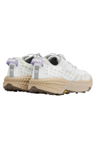 Purple heel tab with UNNA logo