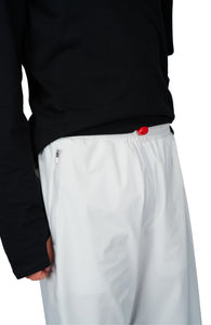 Adjustable drawstring at waist, two zippered pockets