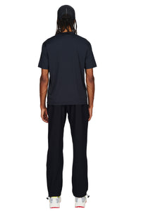 Emil is 187 cm and wears size M