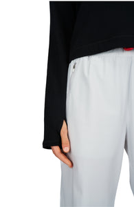 Thumbholes on the sleeves