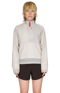 Women's Lightweight (50g/m2) running anorak in Pearl Grey, made in 100% GRS Recycled polyester. Water repellent, packable and with full UV protection. Thumb holes on sleeves and “Finish in a Good Place” patch on the zip.