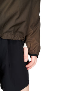 Men's Lightweight (50g/m2) running anorak in Wren Brown, made in 100% GRS Recycled polyester. Water repellent, packable and with full UV protection. Thumb holes on sleeves and “Finish in a Good Place” patch on the zip.