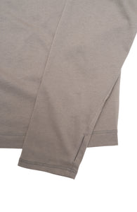 Thumbholes on sleeves