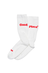 2-pack of longer running socks with slight compression and a check composition. Red jacquard embroidery UNNA logo on the toe and 'Good Place' with one word separated on each sock.