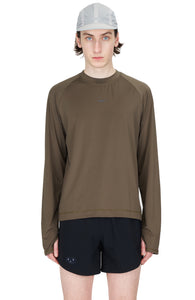 Regular fit raglan long sleeve running T-shirt in Wren Brown. Made in an Italian lightweight fabric with fast dry tech. Thumb holes on sleeves. Reflective print on the chest and lower back.