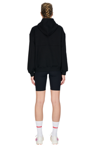 Carolina is 180 cm and wears size S