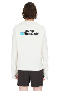 Men's long sleeve raglan T-shirt in Vanilla White with a regular fit and brushed finish. Thumb hole on sleeves. Organic Cotton and Recycled Polyester blend. Unna logo in the front and UNNA Smiles Club Print on the back.