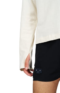 Thumbholes on sleeves