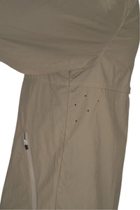 Side vents for enhanced ventilation. Zippered side pockets