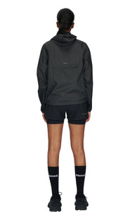 Céline is 174 cm and wears size XS