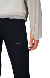 Thumbholes on sleeves