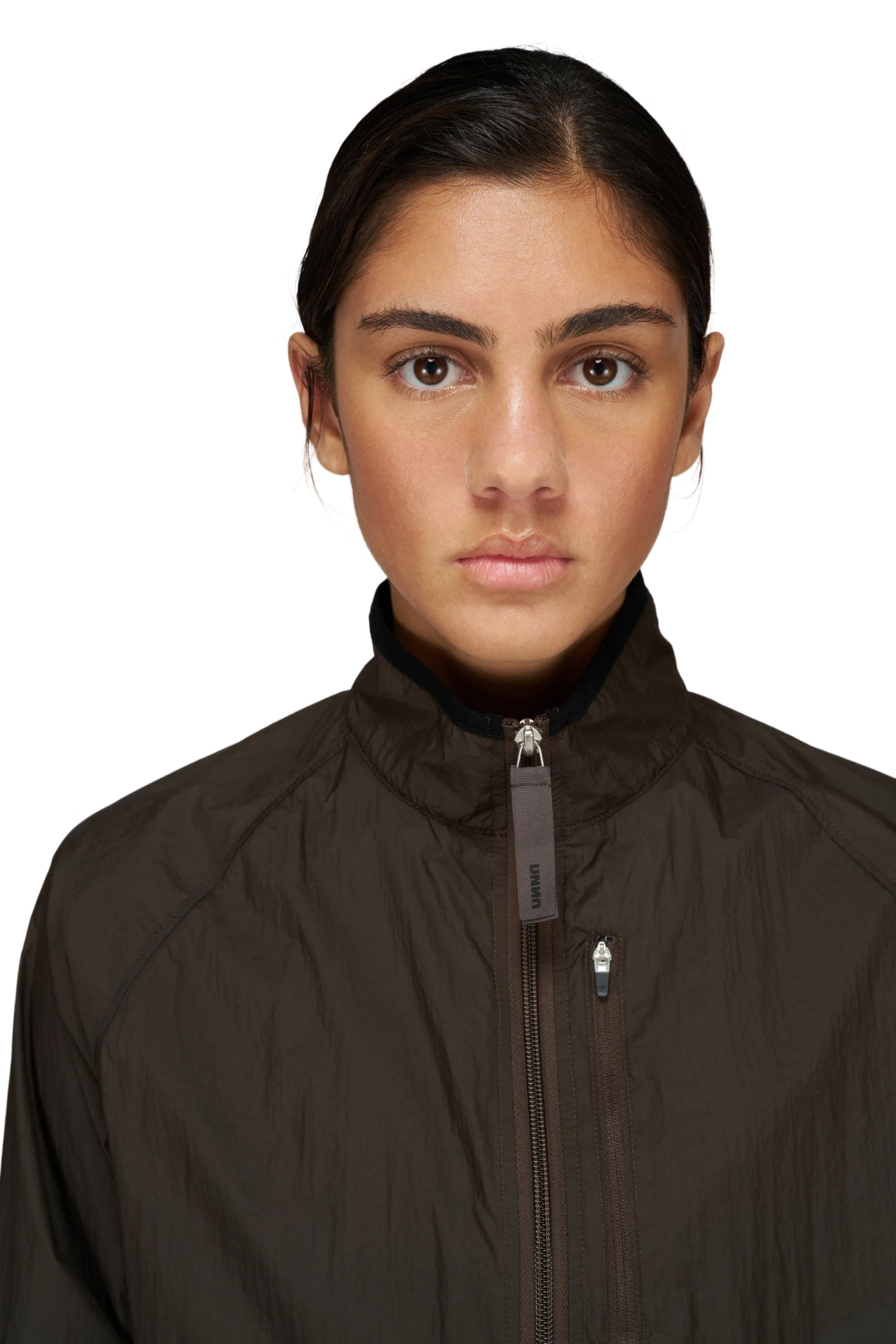 Women's Lightweight (50g/m2) running anorak in Wren Brown, made in 100% GRS Recycled polyester. Water repellent, packable and with full UV protection. Thumb holes on sleeves and “Finish in a Good Place” patch on the zip.
