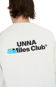 Men's long sleeve raglan T-shirt in Vanilla White with a regular fit and brushed finish. Thumb hole on sleeves. Organic Cotton and Recycled Polyester blend. Unna logo in the front and UNNA Smiles Club Print on the back.