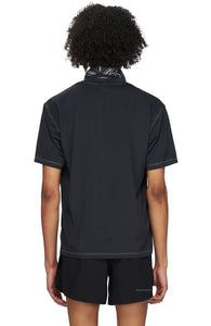 Men's T-shirt in Black with a regular fit and white contrast seams. Made in an Italian lightweight fabric that has great absorbing quality and dries quickly. Patch with UNNA upside-down Podium Logo on the chest.