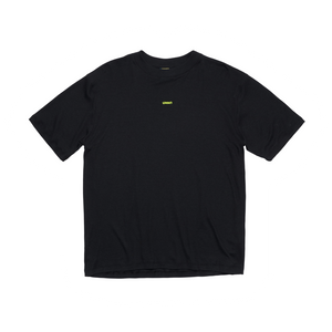 Men's fluid t-shirt in black with embroidered UNNA logo at the chest. 