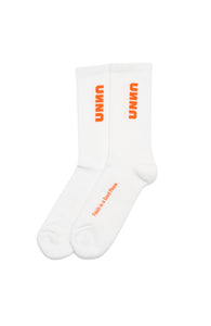 Vanilla white sport socks with extra support over the foot. Stitched UNNA logo. 