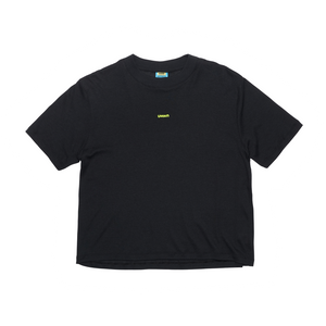 Women's fluid t-shirt in black with embroidered UNNA logo at the chest. 
