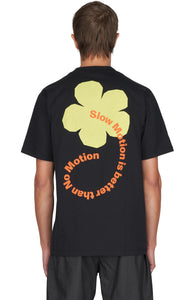 Men's t-shirt in Black with a regular fit and brushed finish. Flower print on the back with the text 'Slow Motion is better than No Motion'. Made in an Organic Cotton & Recycled Polyester blend with Odeur-free tech.